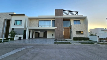 9_2506 | CASA Privada Alcázar del Country Sección Castilla | HeroSuite.io Oficial