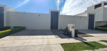 13_2381 | En Renta muy Bonita Casa Amueblada, Residencial Privanzas | HeroSuite.io Oficial