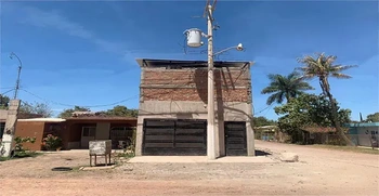 13_2100 | En Venta muy Amplia Casa, Ejido 9 de Diciembre. | Realhaus