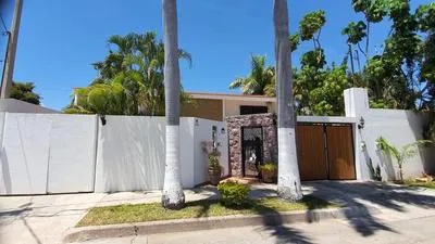 13_1327 | En Venta bonita Casa, Colonia Centro. | HeroSuite.io Oficial