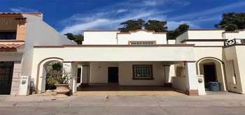 13_1179 | En Renta bonita Casa amueblada o Sin Amueblar, Privada San Sebastian. | HeroSuite.io Oficial