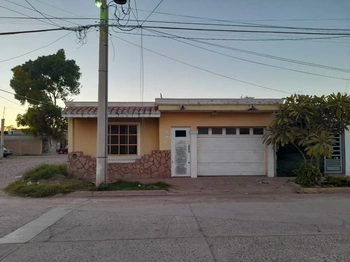 5_1853 | CASA EN VENTA EN ESQUINA RESIDENCIAL DEL VALLE | HeroSuite.io Oficial