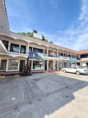 5_2747 | LOCAL COMERCIAL PLAZA SANTA ELENA | HeroSuite.io Oficial