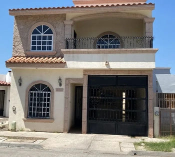 5_2876 | CASA EN VENTA 4 REC BOSQUES DEL PEDREGAL | HeroSuite.io Oficial