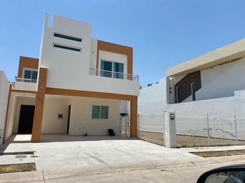 5_1798 | CASA EN RENTA TOTALMENTE AMUEBLADA PRIVADA MONTECARLO 3 REC | Realhaus